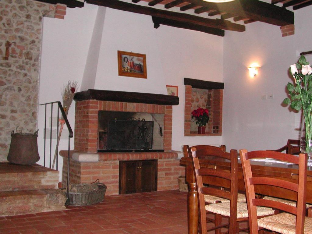 Hostal Casale Il Colombaio Di Toiano Valli Exterior foto